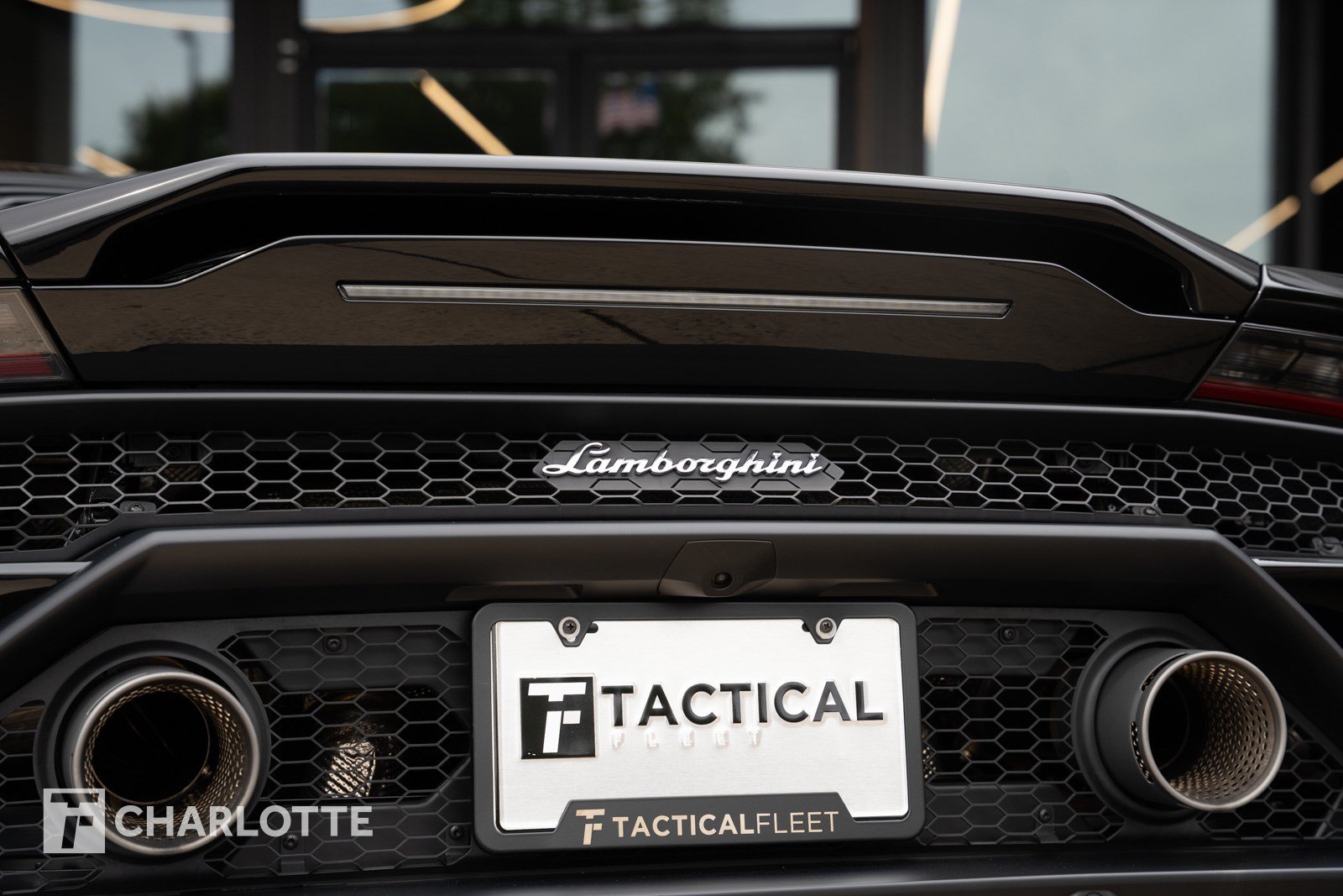 Used 2020 Lamborghini Huracan EVO RWD image 16