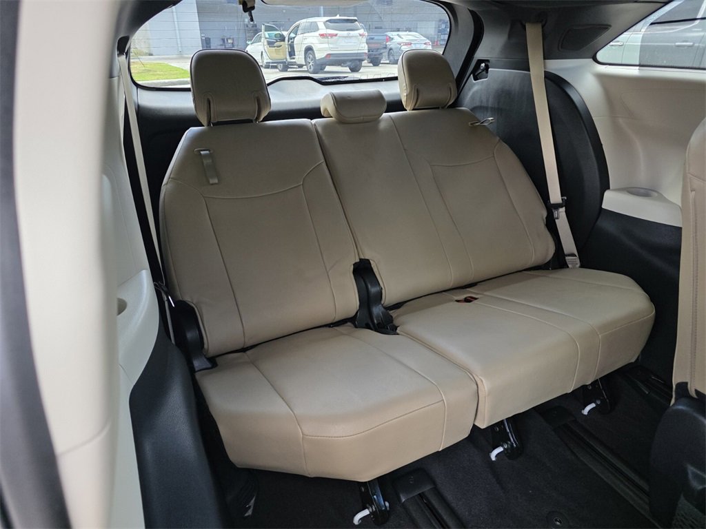 Certified 2024 Toyota Sienna Limited image 19