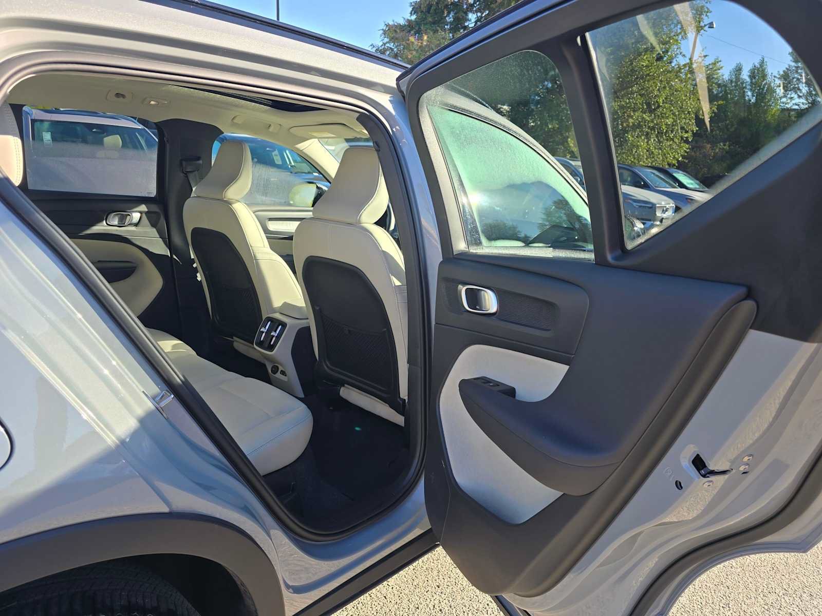 Certified 2026 Volvo XC40 B5 Plus AWD/4WD image 14
