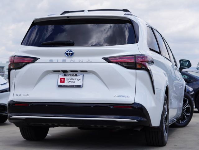 Certified 2025 Toyota Sienna Platinum image 6