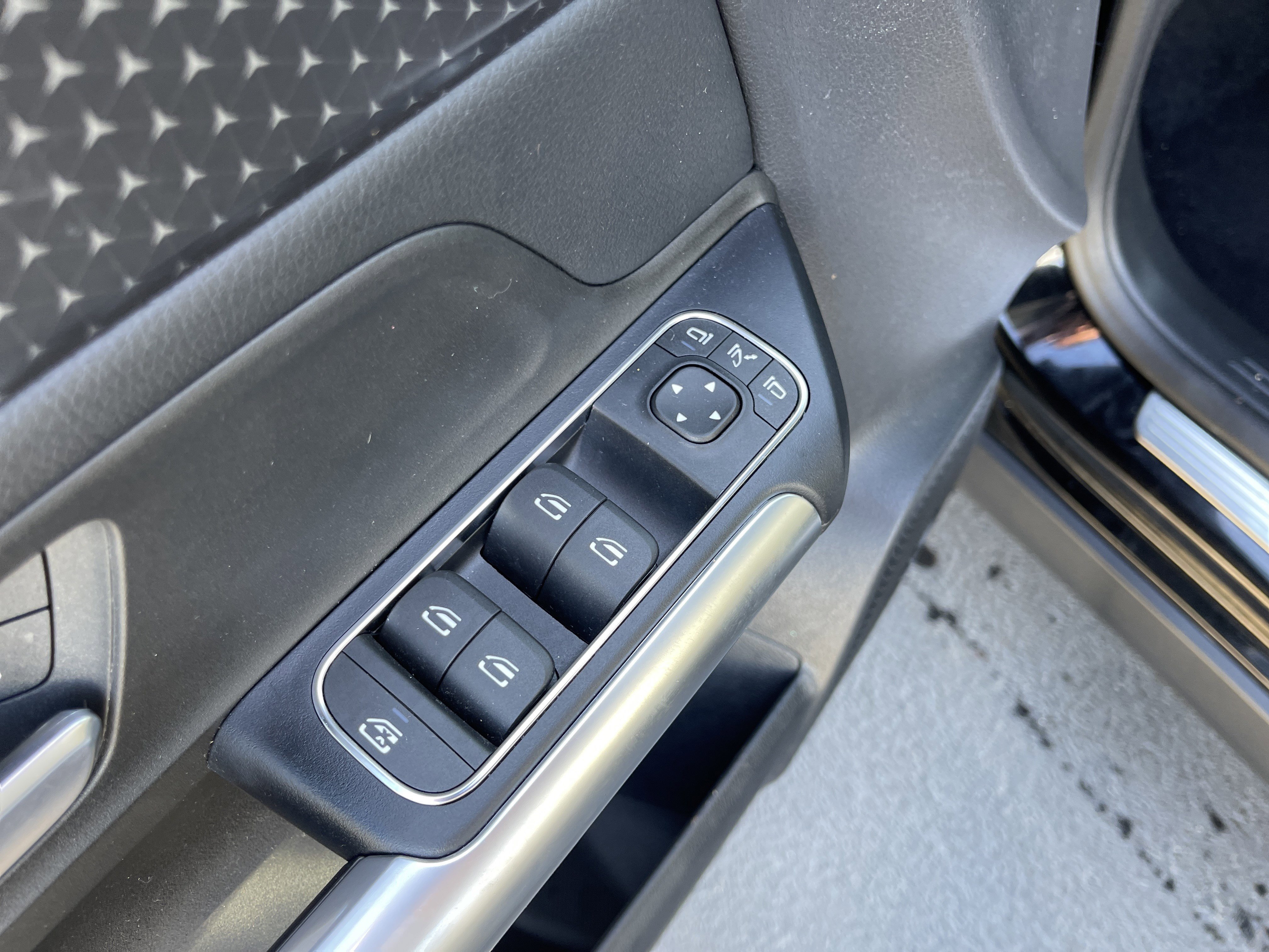 Certified 2025 Mercedes-Benz GLA 250 4MATIC w/ Driver Assistance Package image 15