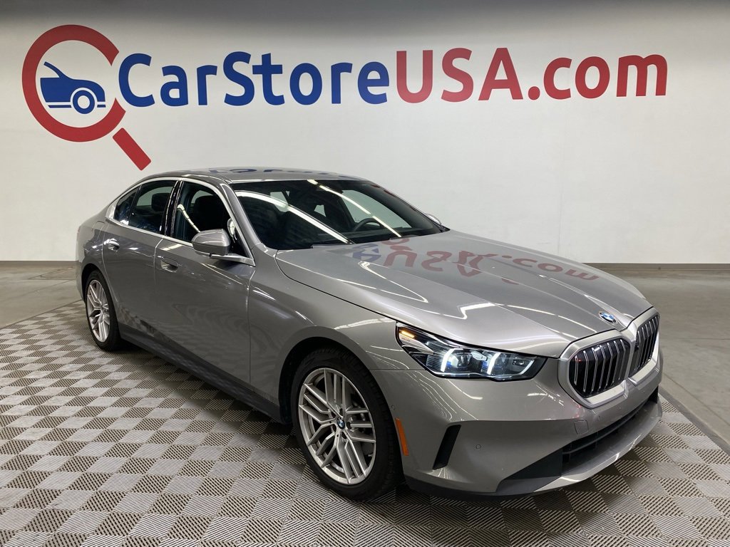 Used 2024 BMW 530i image 1