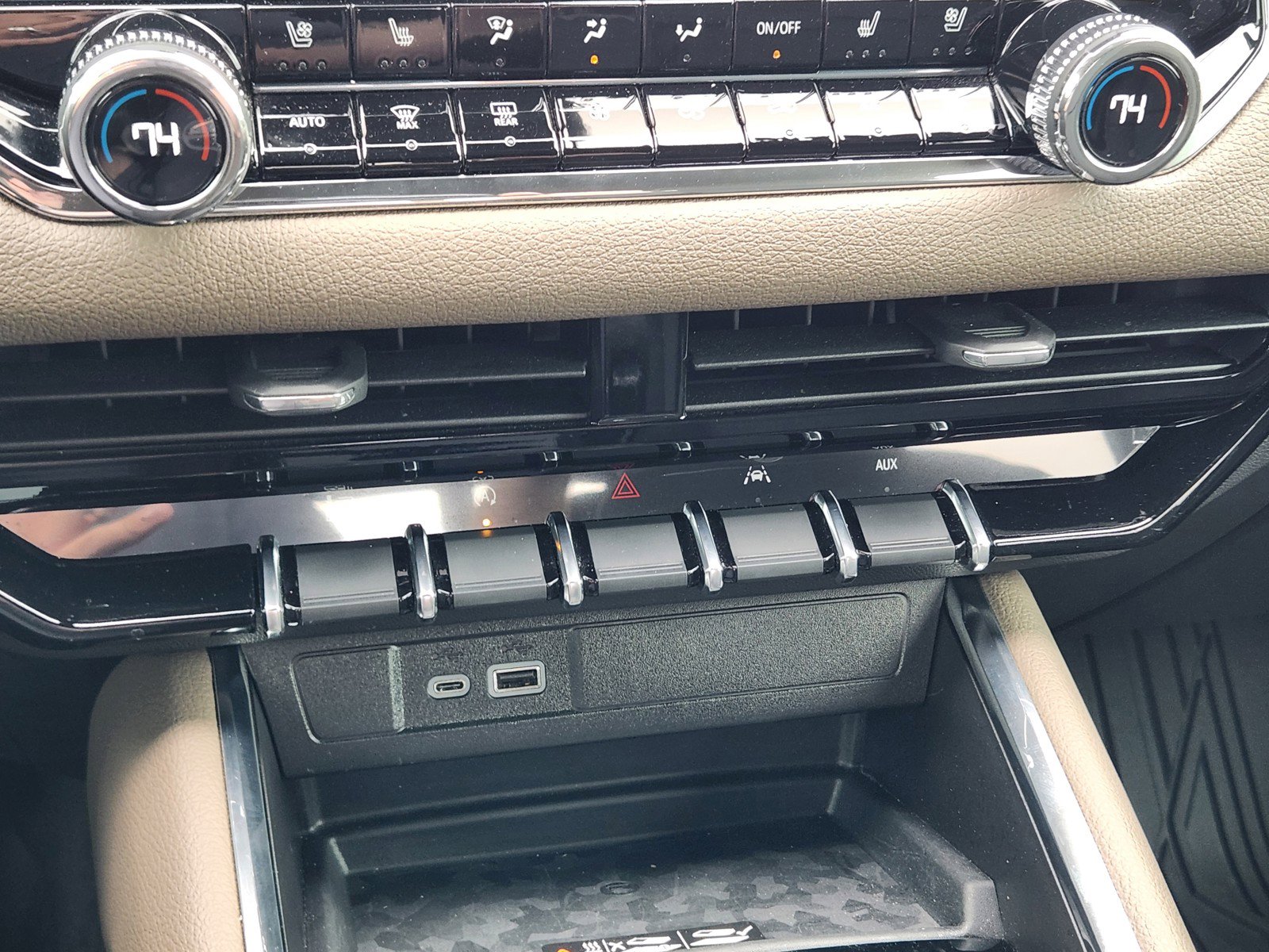 Certified 2025 GMC Canyon Denali image 14