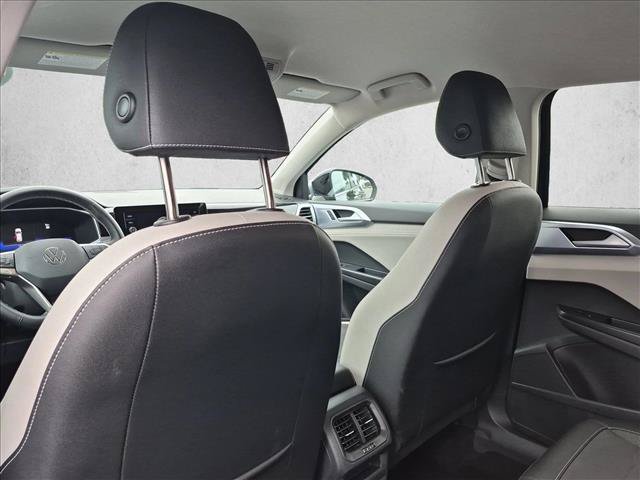 Used 2025 Volkswagen Taos SE FWD image 29
