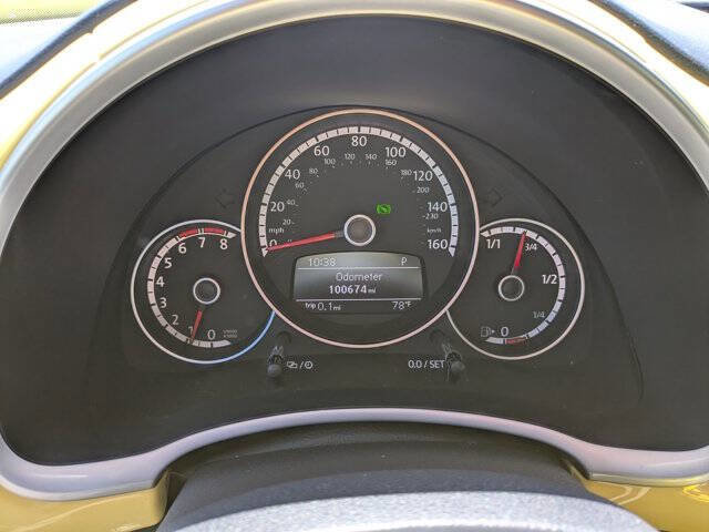 Used 2015 Volkswagen Beetle 1.8T FWD image 18