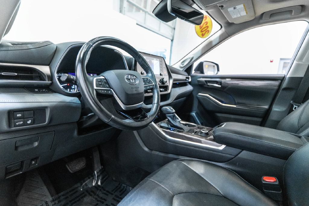 Used 2022 Toyota Highlander Limited AWD/4WD image 4