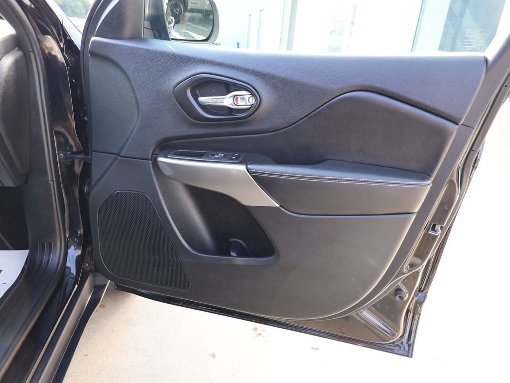 Used 2021 Jeep Cherokee Latitude Lux 80th Anniv w/ Quick Order Package 26U 80TH AWD/4WD image 32