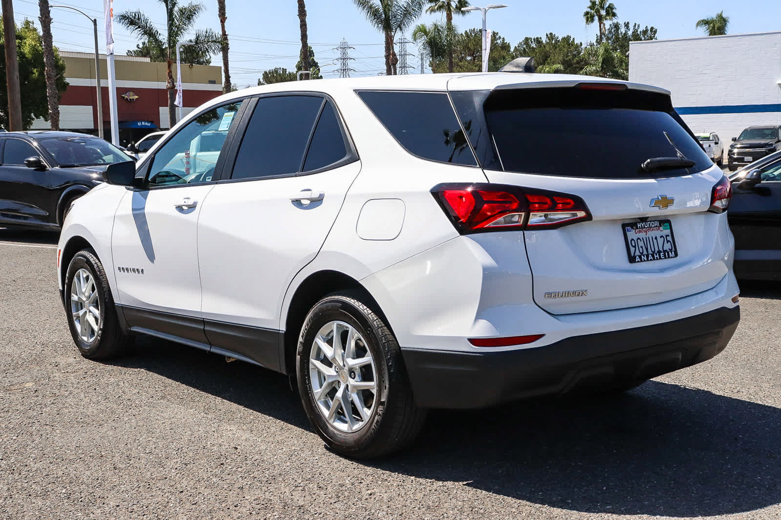 Used 2023 Chevrolet Equinox LS w/ LS Convenience Package FWD image 9