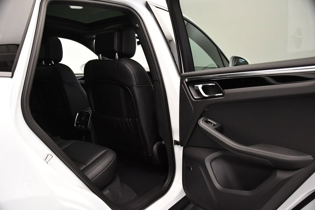 Used 2025 Porsche Macan image 49