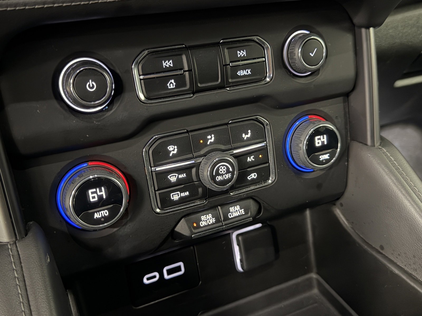 Used 2023 Chevrolet Suburban LS image 32