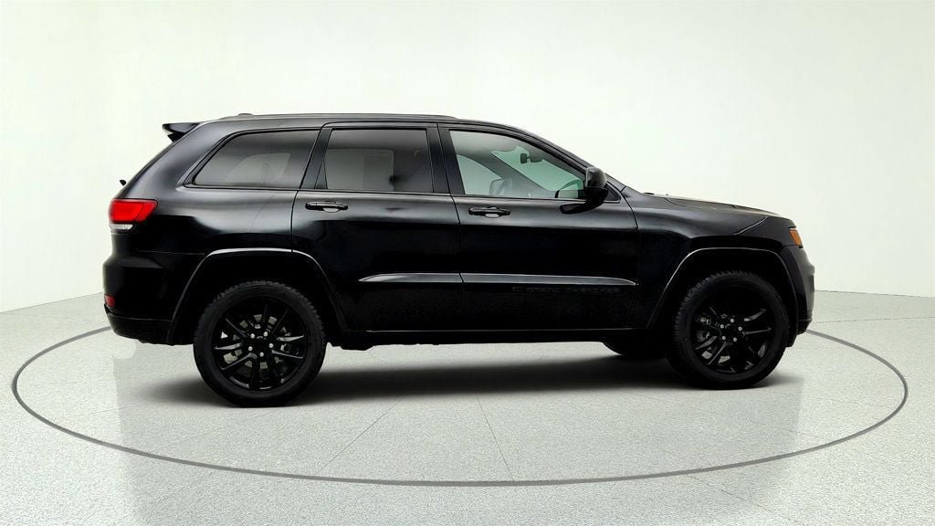 Used 2022 Jeep Grand Cherokee Laredo X RWD image 4