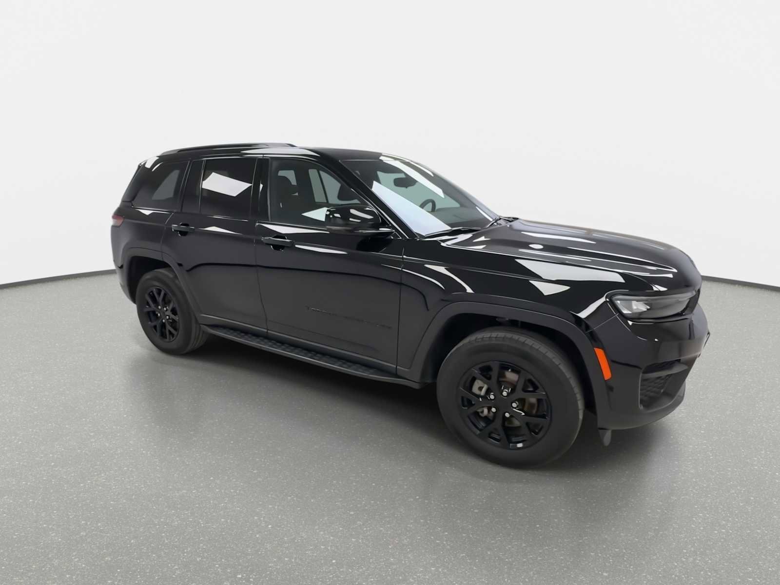 Used 2024 Jeep Grand Cherokee Altitude image 2