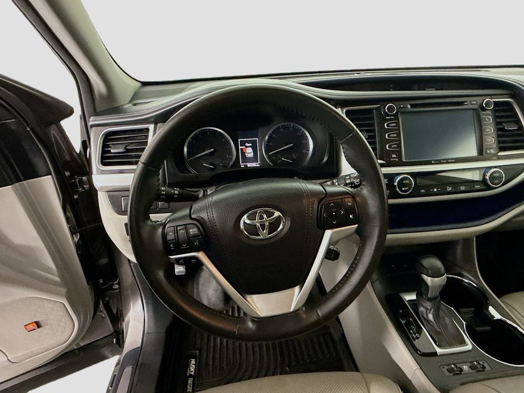 Used 2016 Toyota Highlander Limited image 11