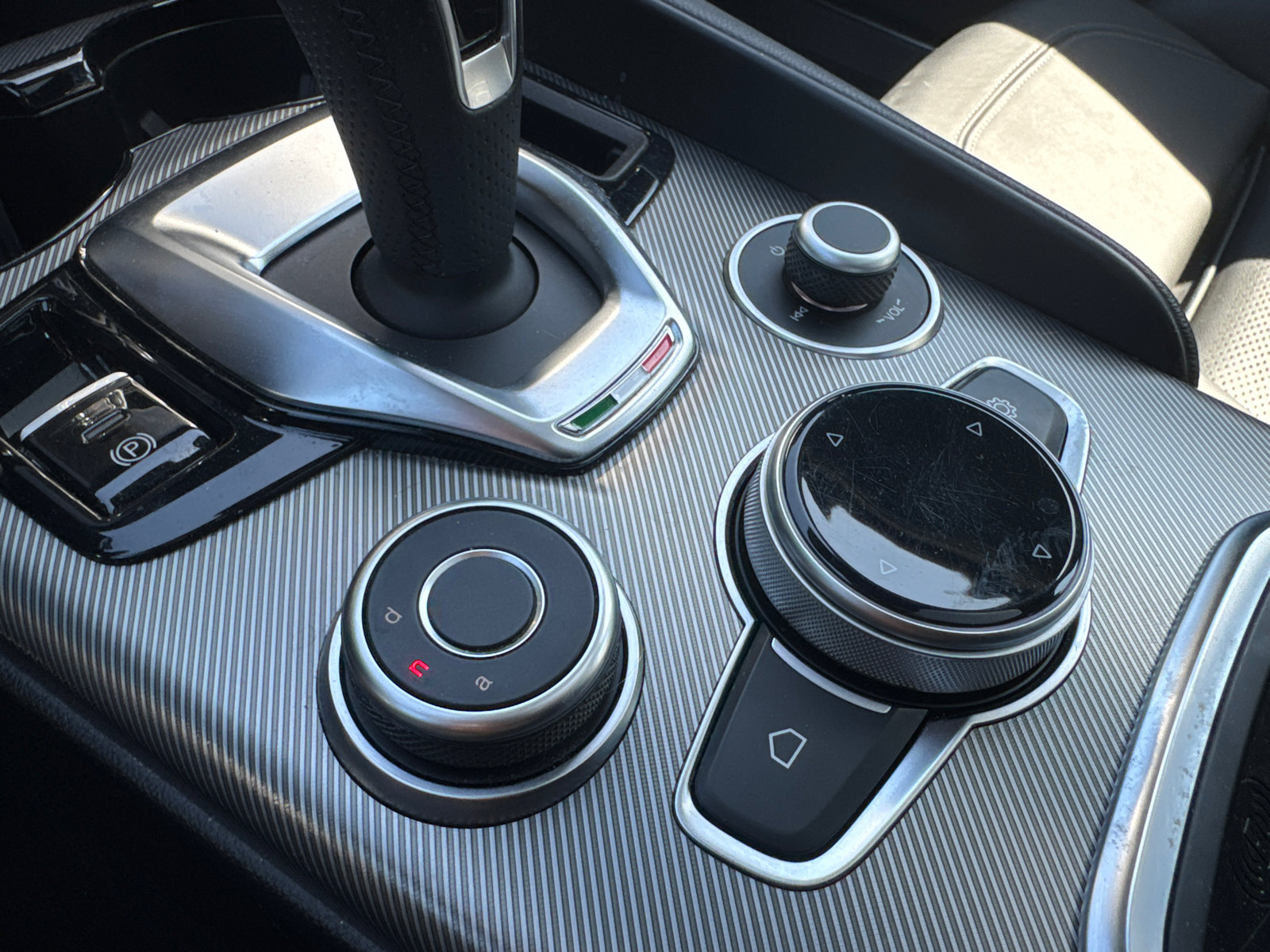 Used 2024 Alfa Romeo Giulia Veloce image 32