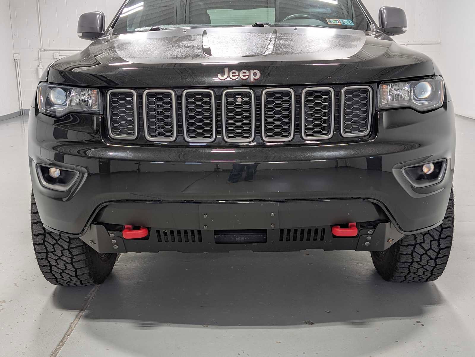Used 2017 Jeep Grand Cherokee Trailhawk AWD/4WD image 2
