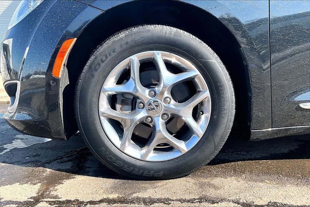 Used 2017 Chrysler Pacifica Limited w/ UConnect Theater Package image 4