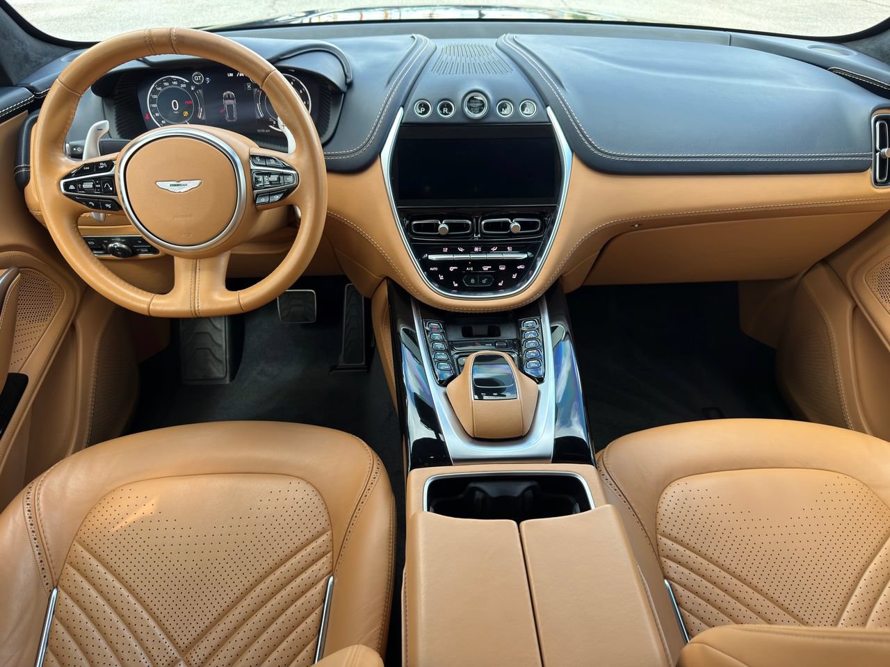 Used 2021 Aston Martin DBX AWD/4WD image 30
