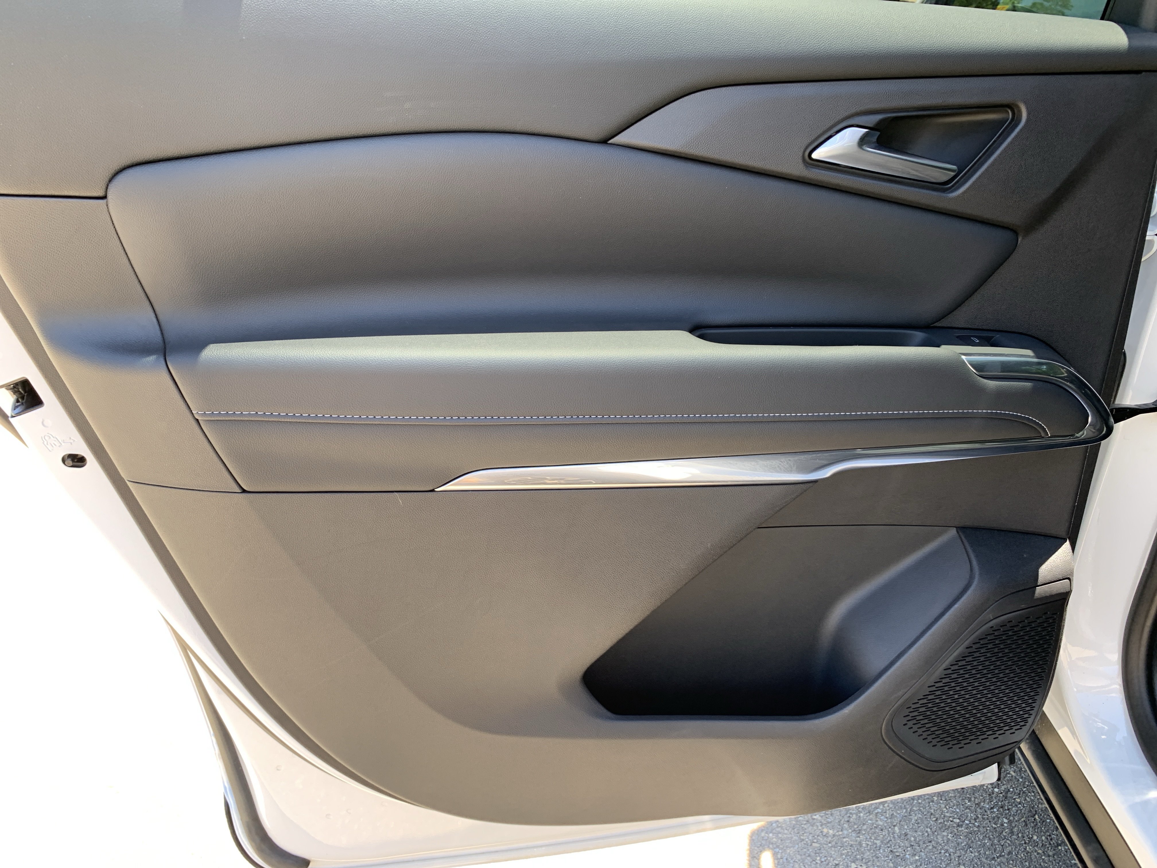 Used 2025 Chevrolet Traverse LT w/ Sun and Wheel Package FWD image 30