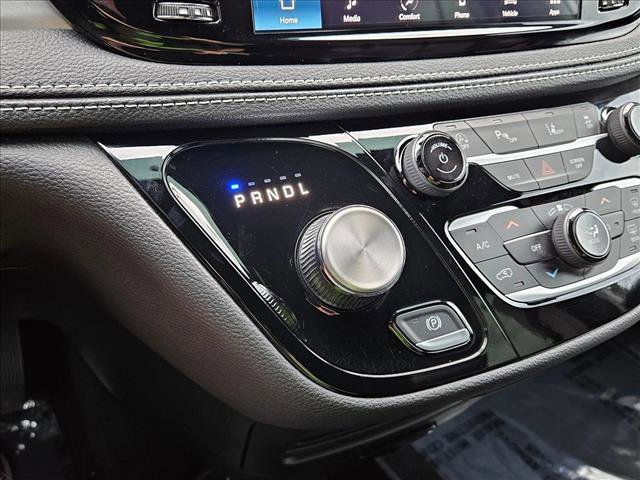 Used 2023 Chrysler Pacifica Touring-L w/ S Appearance Package image 12