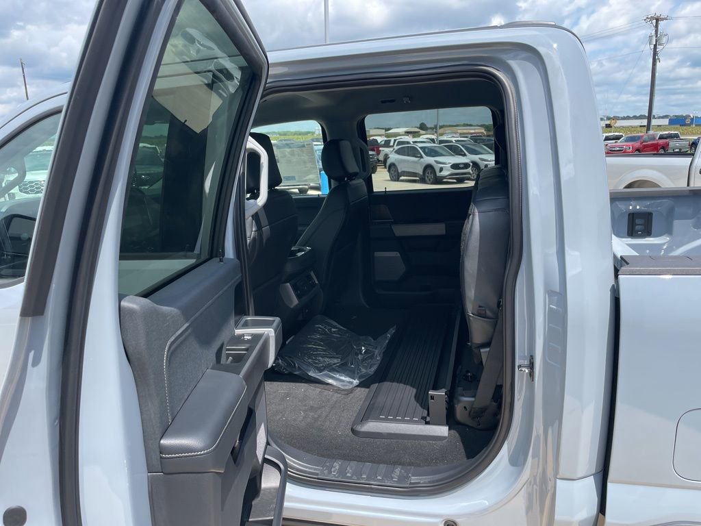 New 2025 Ford F250 Lariat w/ Lariat Ultimate Package image 24