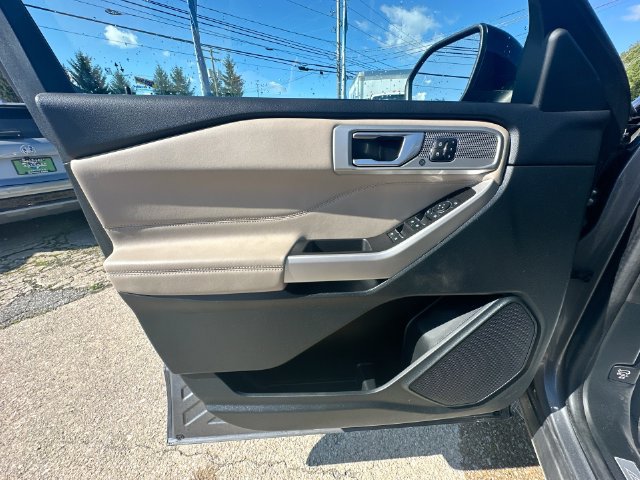 Used 2023 Ford Explorer Limited w/ Equipment Group 301A AWD/4WD image 27