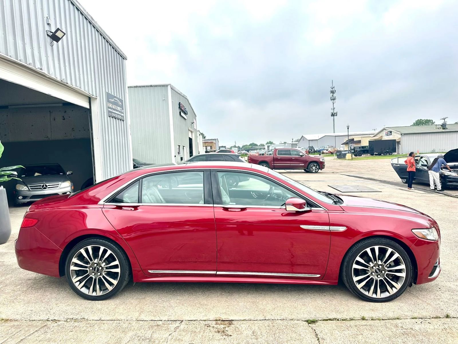 Used 2017 Lincoln Continental Select FWD image 8