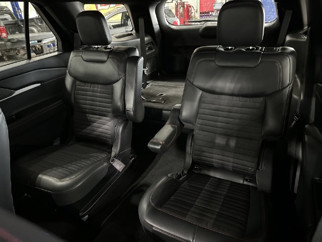 Used 2025 Ford Explorer ST-Line AWD/4WD image 28