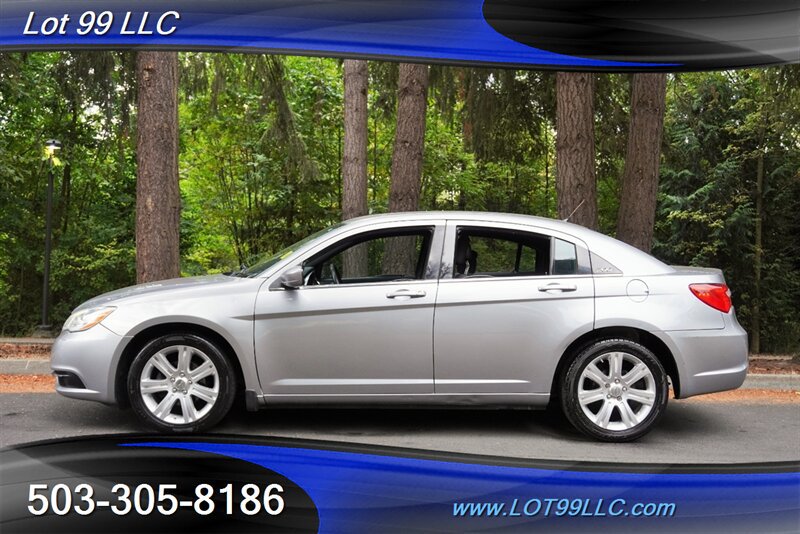 Used 2013 Chrysler 200 LX FWD image 1