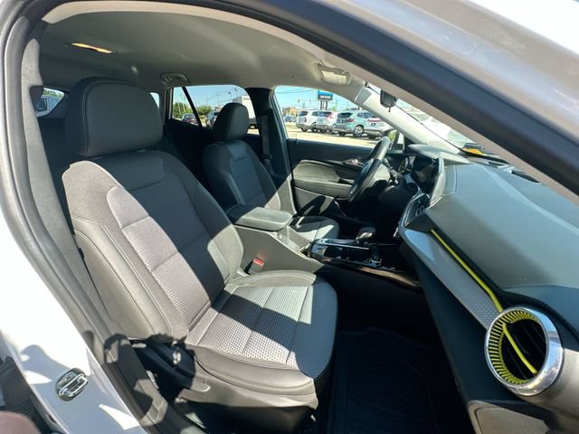 Used 2024 Chevrolet Trax LT w/ Driver Confidence Package FWD image 30