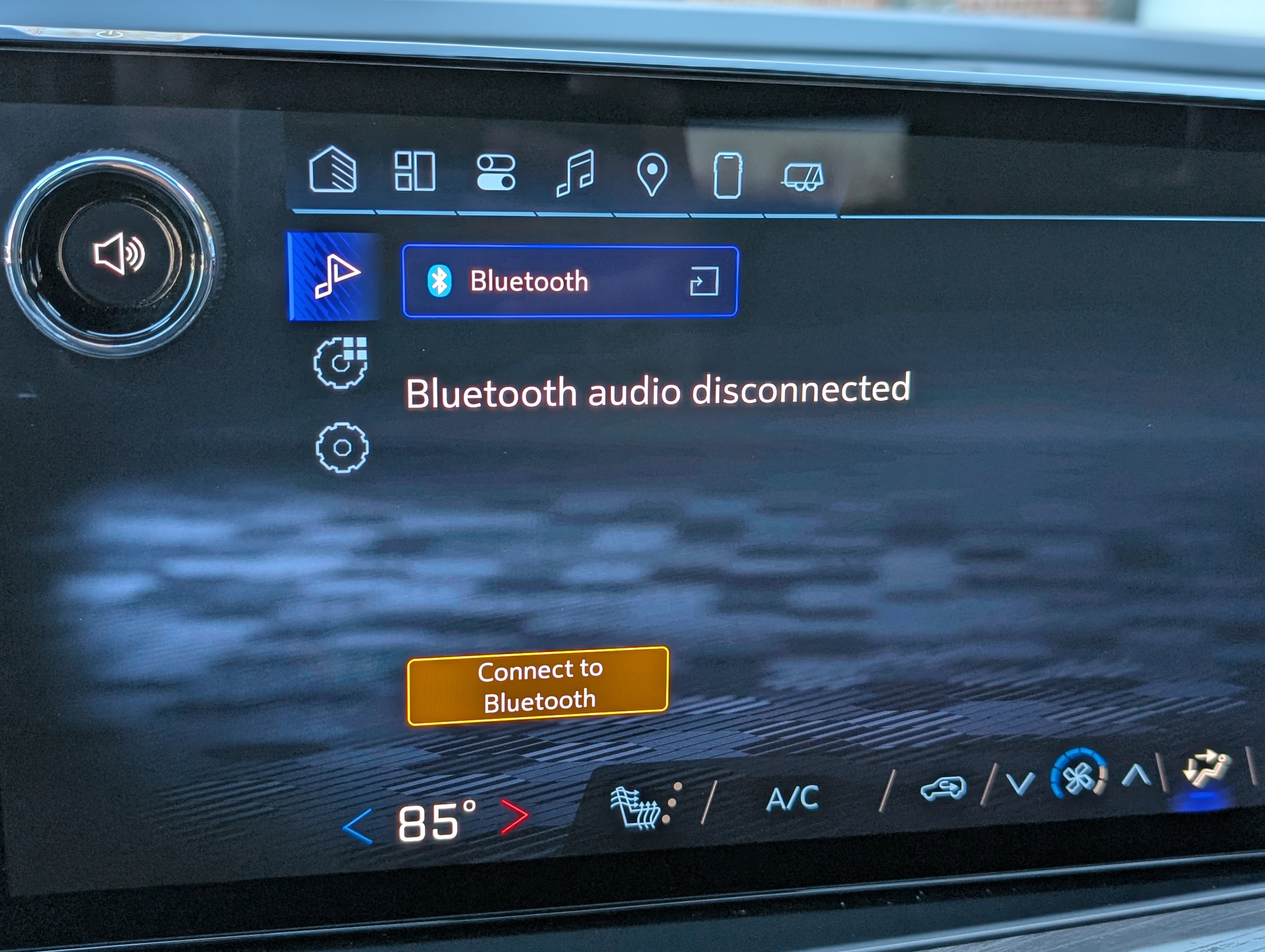 Used 2025 Chevrolet Suburban Z71 w/ Comfort Package image 30