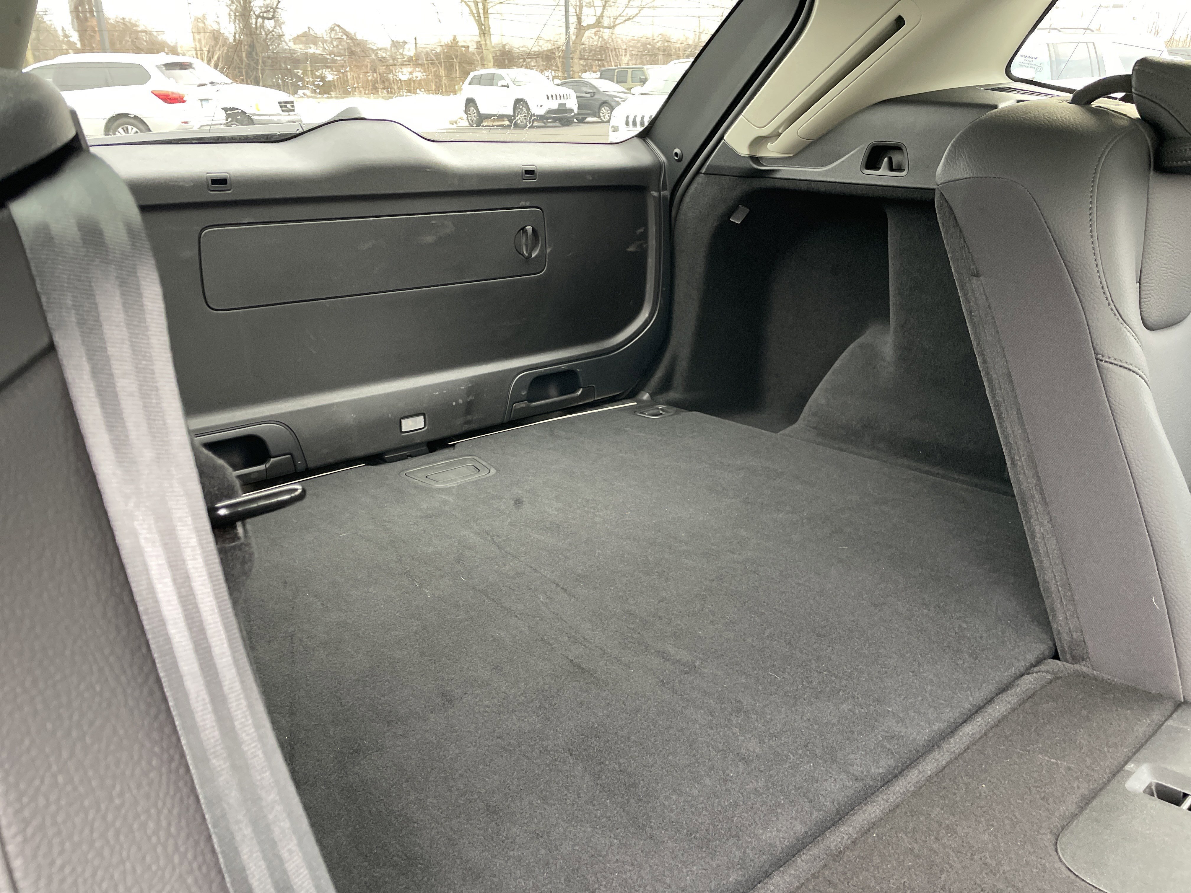 Used 2025 Volvo XC60 B5 Plus image 22