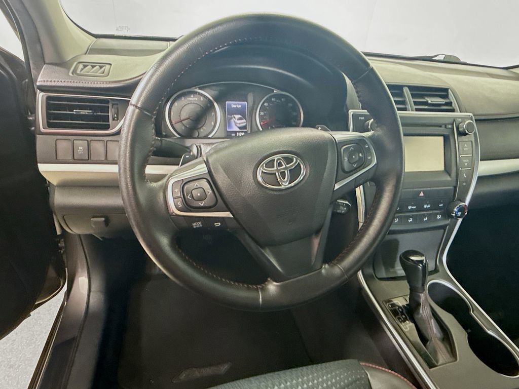Used 2015 Toyota Camry SE FWD image 12