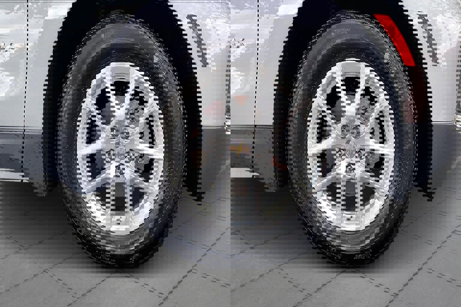 Used 2023 Chevrolet Equinox LS w/ LS Convenience Package image 10