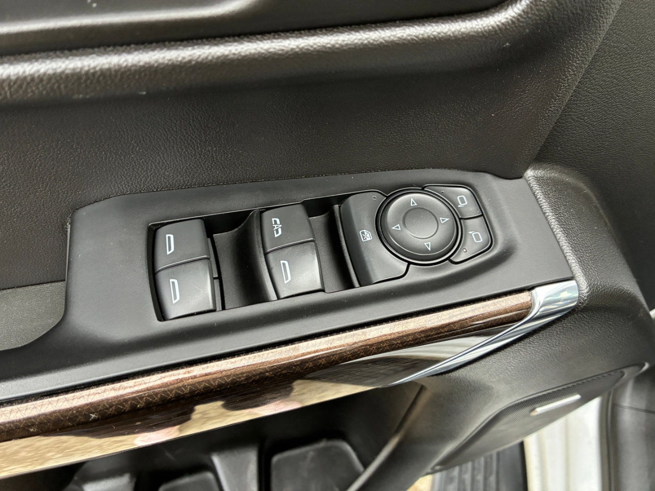 Used 2022 Chevrolet Silverado 1500 LT Trail Boss w/ Convenience Package II image 12