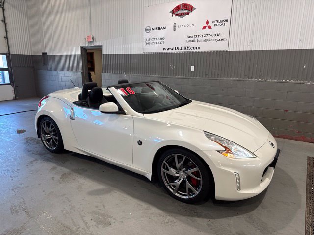 Used 2016 Nissan 370Z Touring Sport RWD image 25