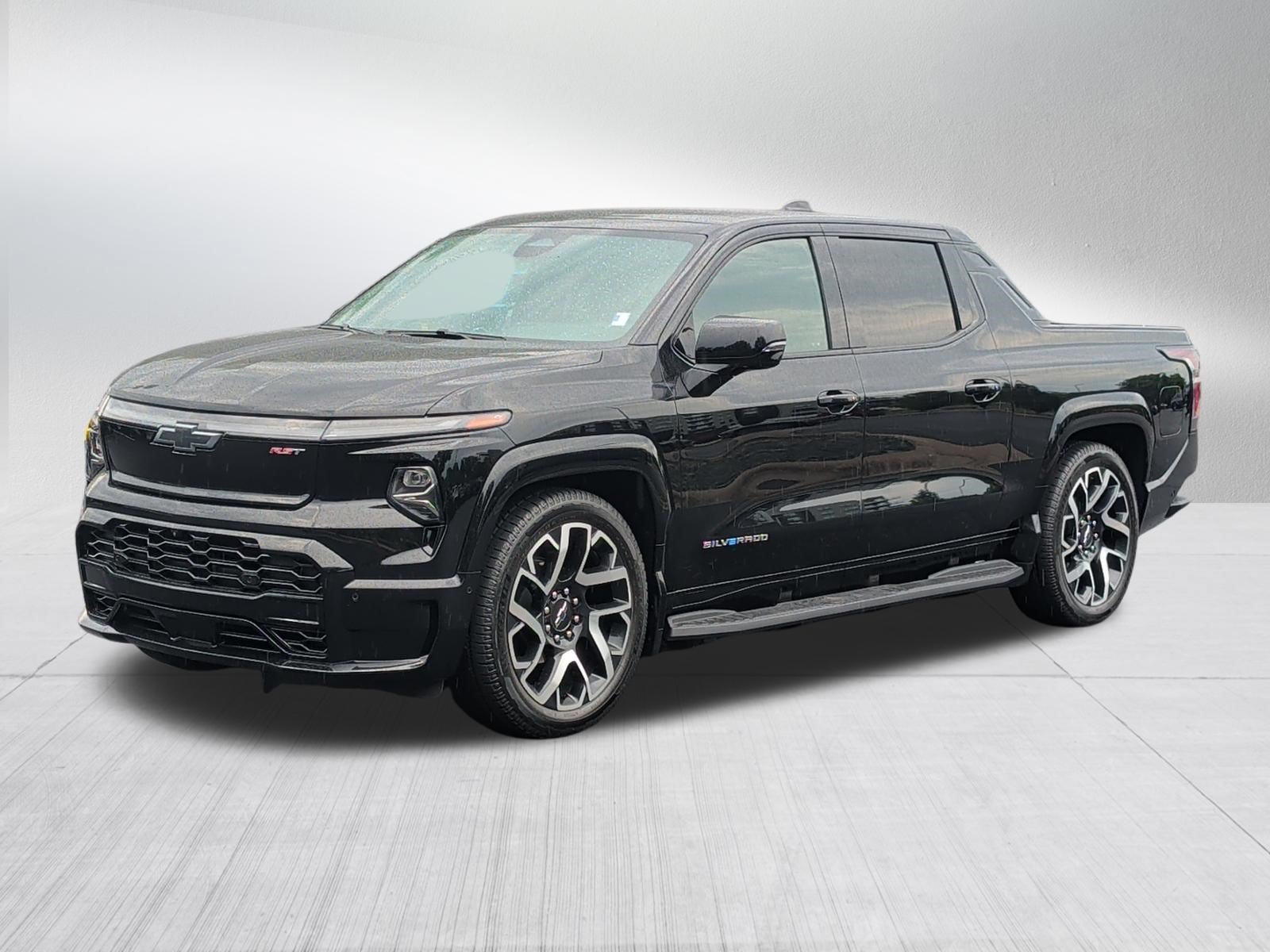 Used 2024 Chevrolet Silverado EV RST AWD/4WD image 3