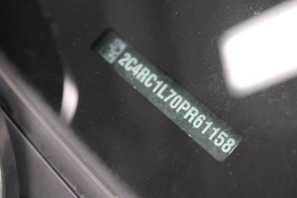 Used 2023 Chrysler Pacifica Touring-L FWD image 32
