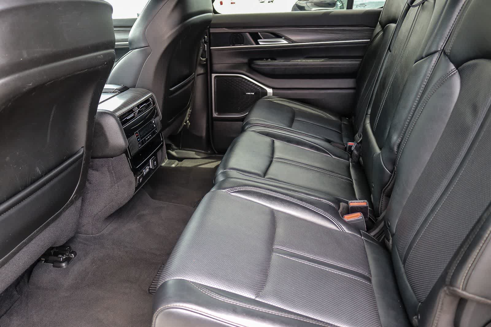 Used 2024 Jeep Wagoneer L Series II w/ Flexible Seating Group RWD image 17