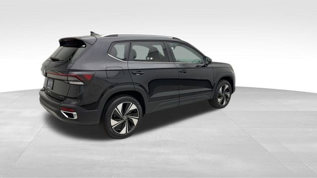 Certified 2025 Volkswagen Taos SE image 2