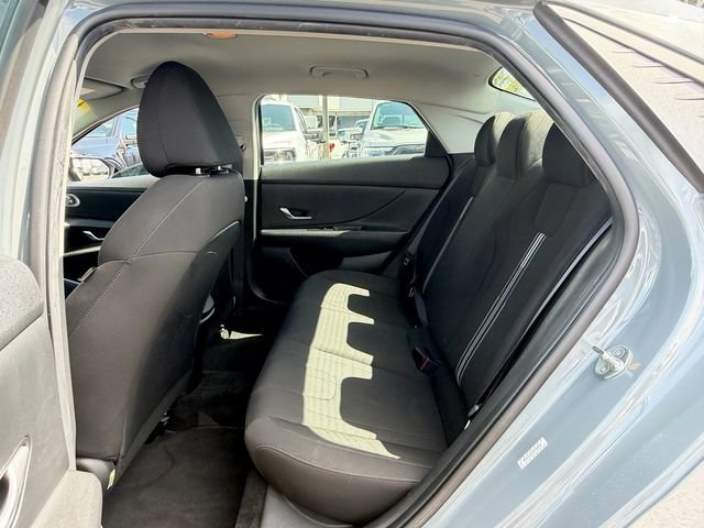 Used 2022 Hyundai Elantra SEL FWD image 11