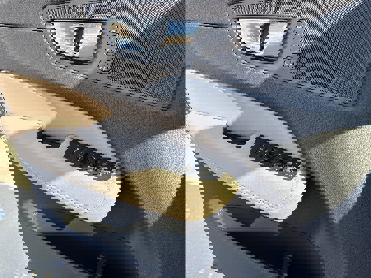 New 2026 Volvo XC60 B5 Plus w/ Protection Package Premier image 15