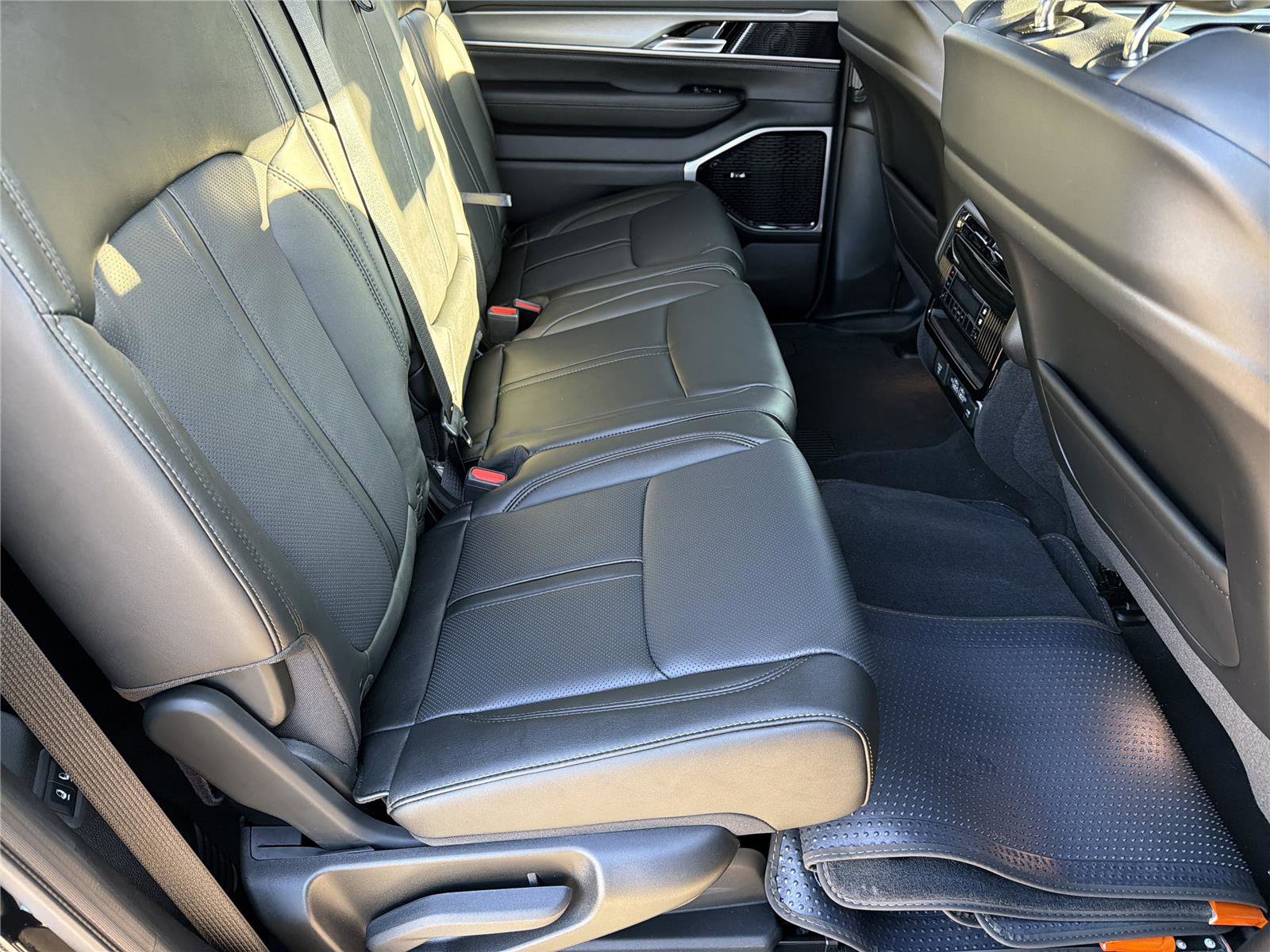 New 2026 Jeep Grand Wagoneer Limited image 17