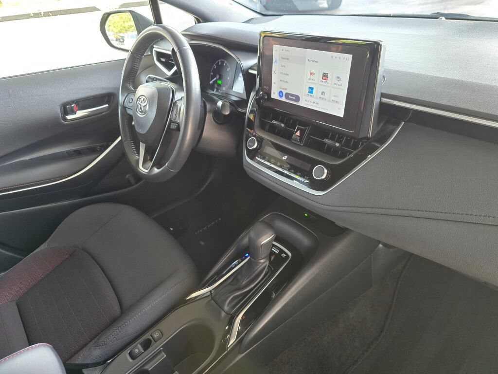 Used 2024 Toyota Corolla SE w/ SE Package FWD image 10