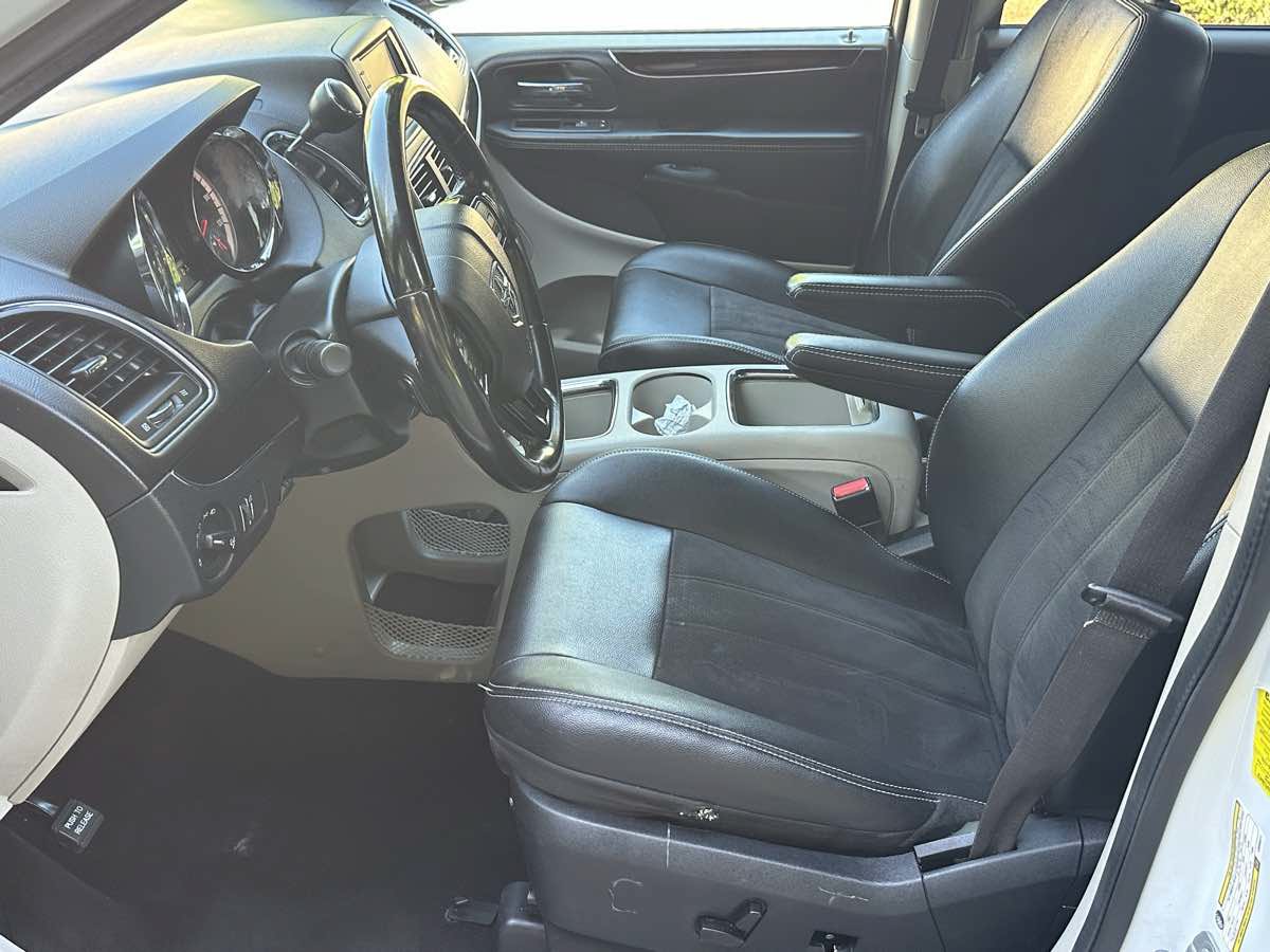 Used 2020 Dodge Grand Caravan SXT FWD image 23
