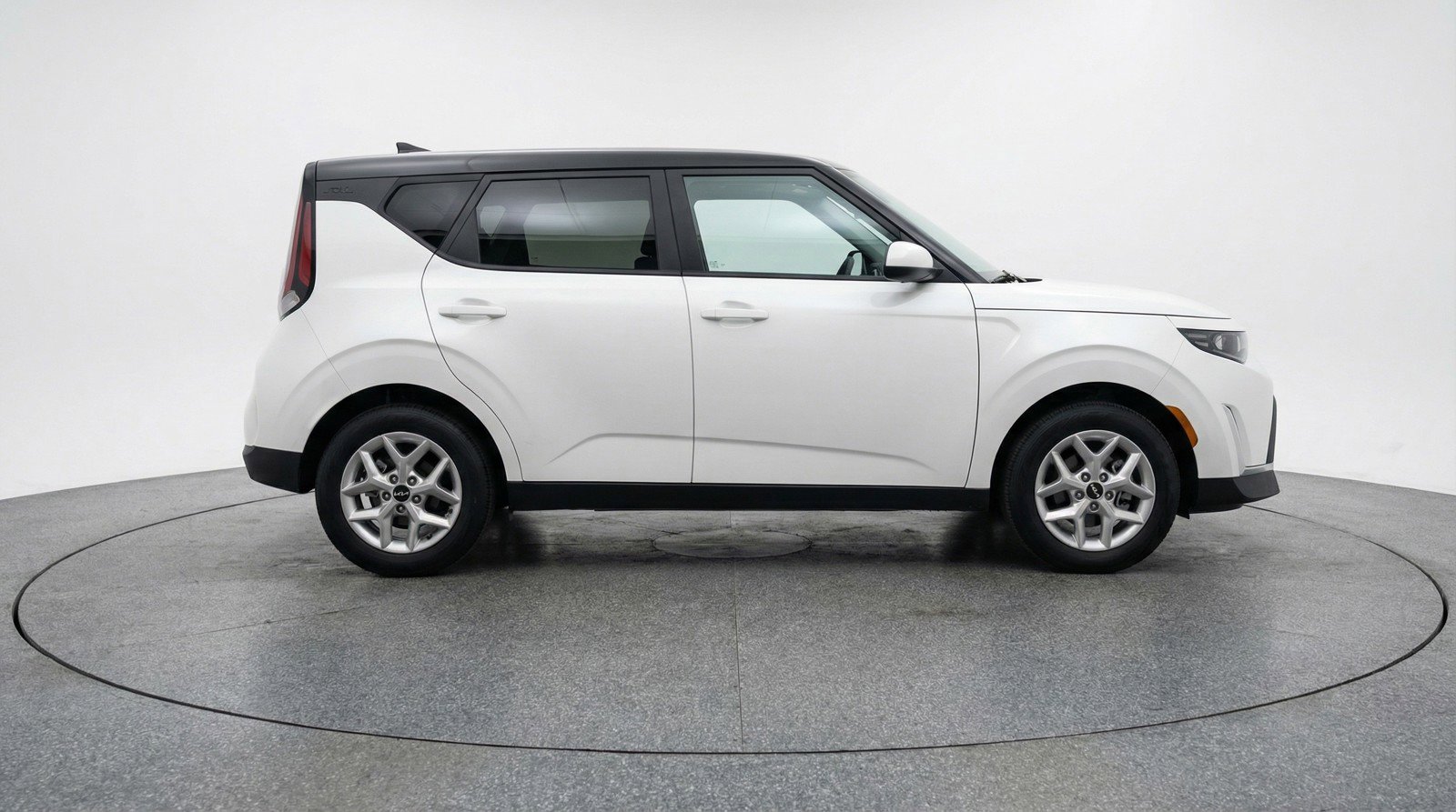 Used 2025 Kia Soul LX w/ LX Technology Package FWD image 11