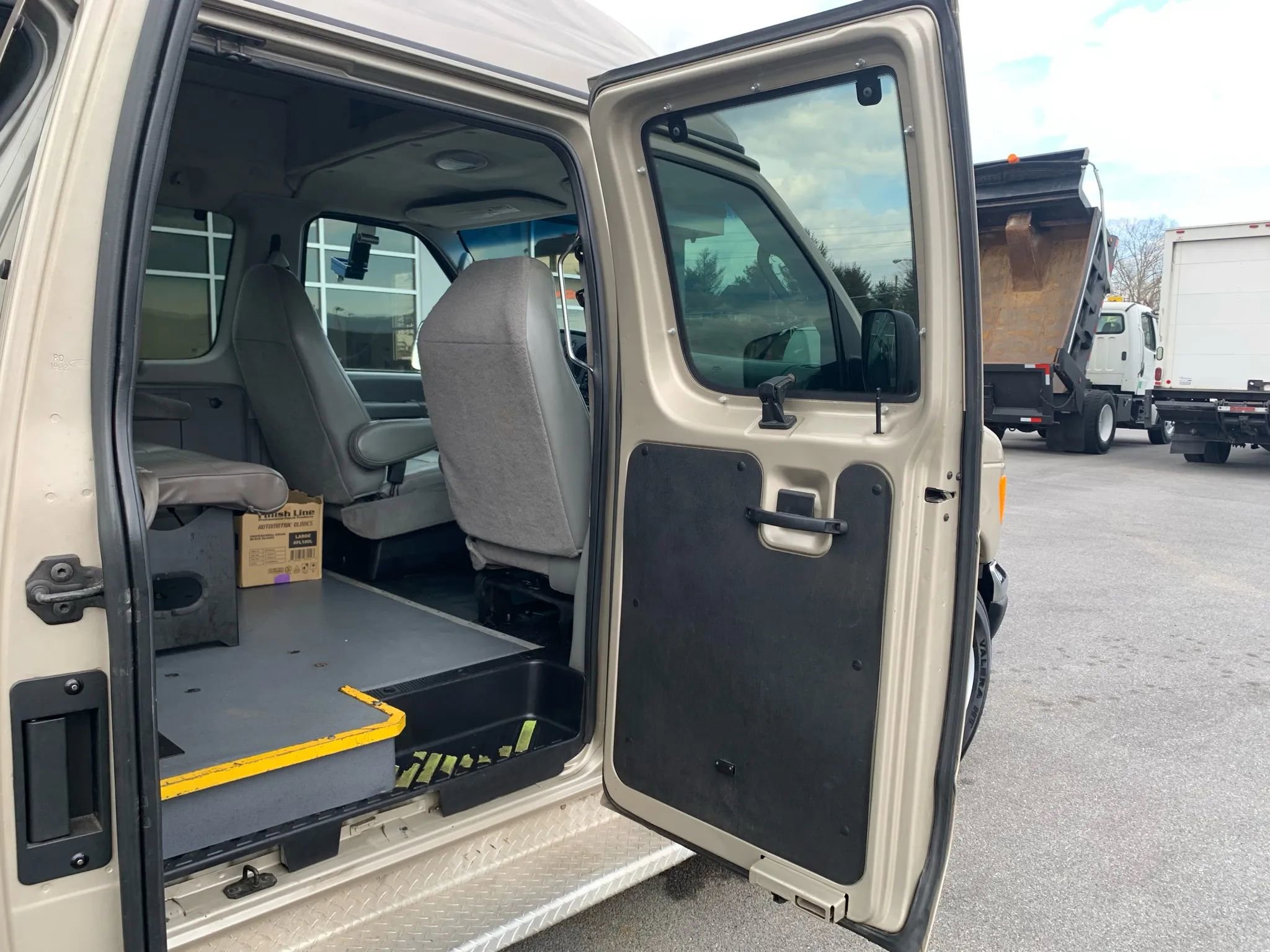 Used 2007 Ford E-350 and Econoline 350 XL image 25