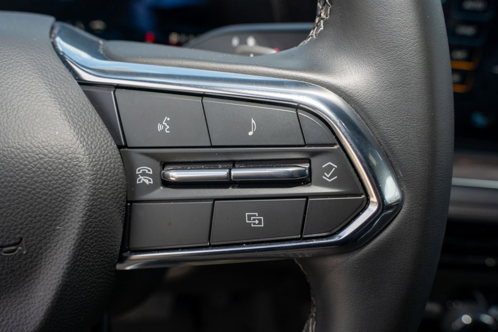 Used 2025 Chevrolet Tahoe LT image 33