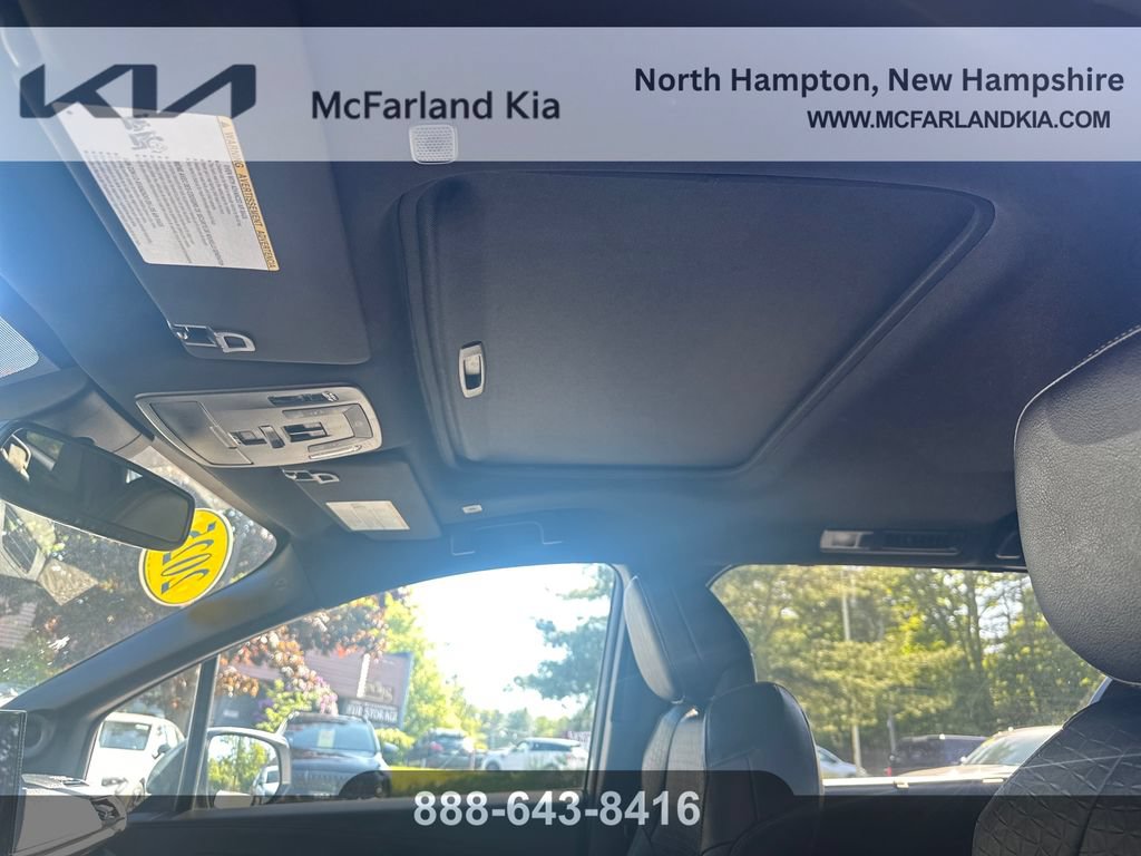 Used 2025 Toyota Sienna XLE Woodland Edition AWD/4WD image 31