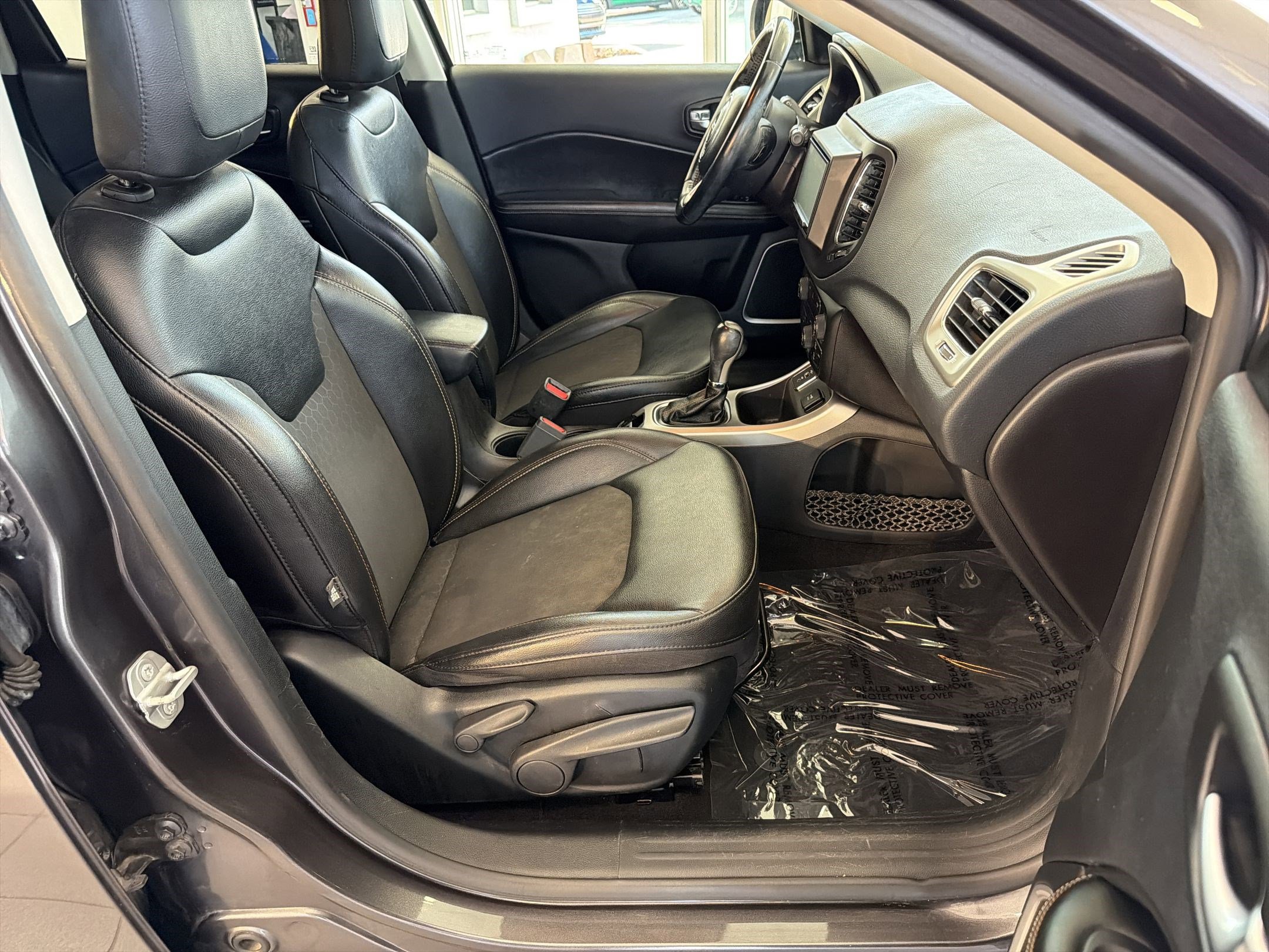 Used 2020 Jeep Compass Latitude FWD image 29