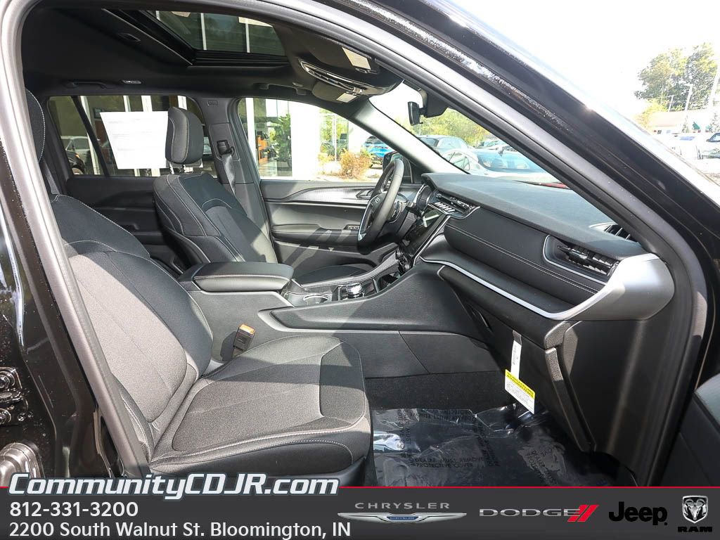 New 2025 Jeep Grand Cherokee Laredo X image 18